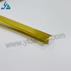 Kakellister i anodiserad aluminium i dusch